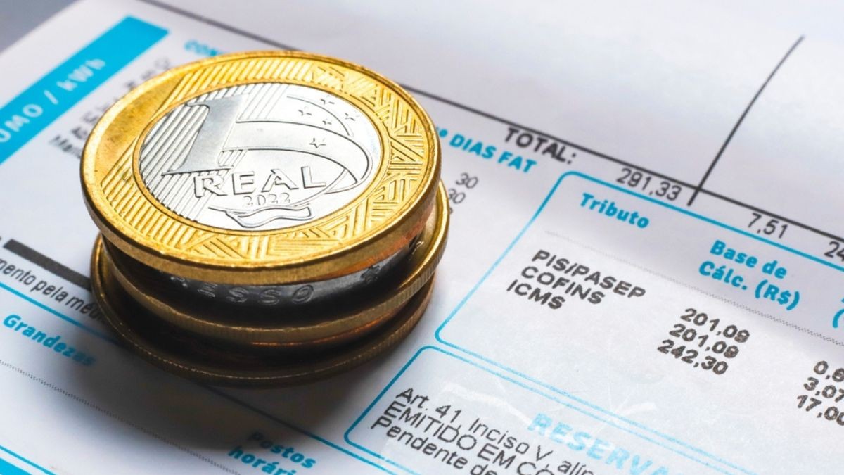 Mudança na bandeira tarifária reduziu os preços da energia e favoreceu a inflação (Imagem: Shutterstock)