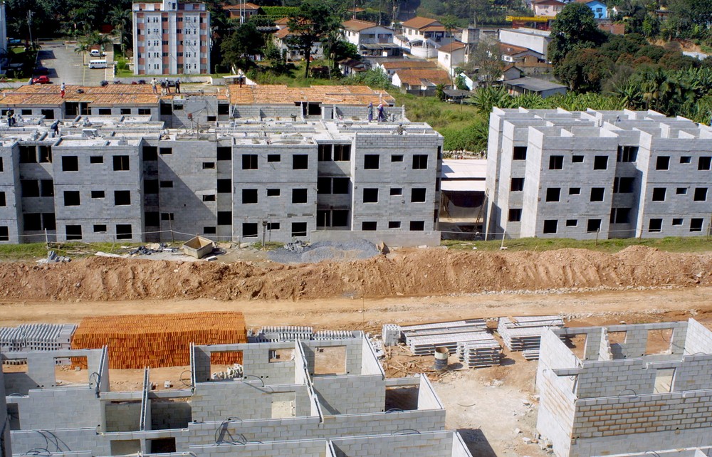 Casas e apartamento de grandes cidades serão beneficiadas com novo teto do programa (Imagem: Shutterstuck)