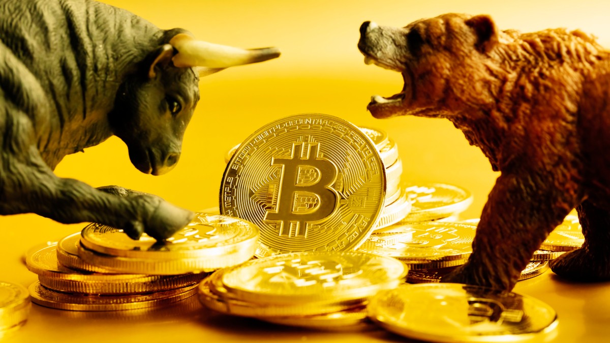 BTC já negocia com desconto de quase -30% ante sua máxima aos US$ 126 mil (Imagem: Shutterstock)