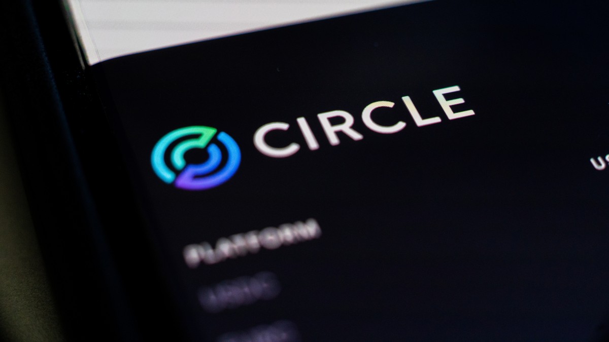 Juros elevados nos EUA e demanda cíclica por stablecoins afetam a Circle (Imagem: Shutterstock)