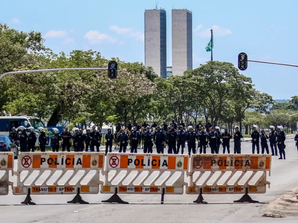 Polícia Militar está investigando quem deixou mala vazia no prédio (Imagem: Jose Cruz/Agência Brasil)