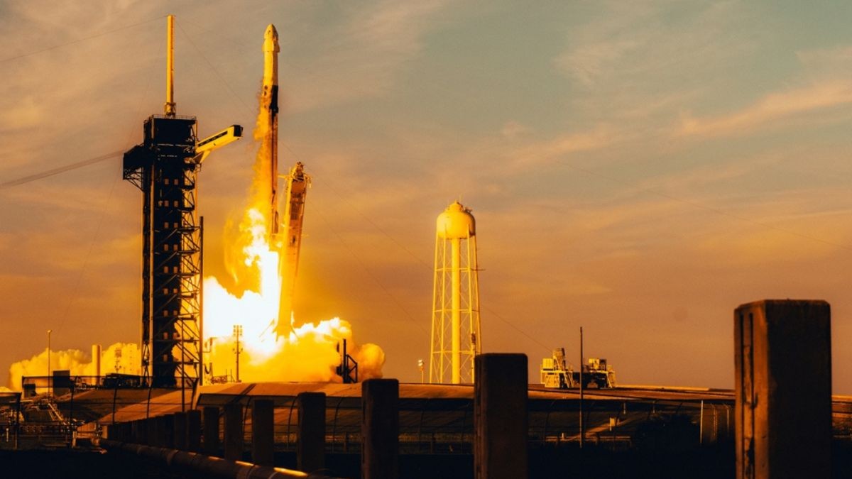 Com 22 metros de altura e 20 toneladas, o HANBIT-Nano será o primeiro veículo espacial lançado do Brasil (Imagem: Shutterstock)