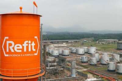 Refit é uma das primeiras refinarias privadas do país (Imagem: Shutterstock)