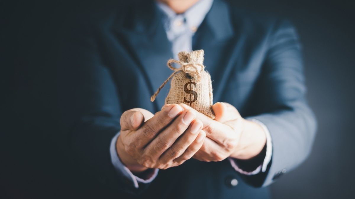 De acordo com o levantamento, cinco posições ultrapassam a marca dos R$ 100 mil mensais em salário fixo (Imagem: Shutterstock)