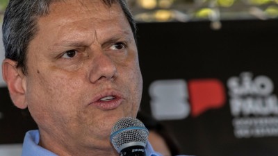 Tarcísio disse que conversou com Flávio sobre a eleição (Imagem: Shutterstock)