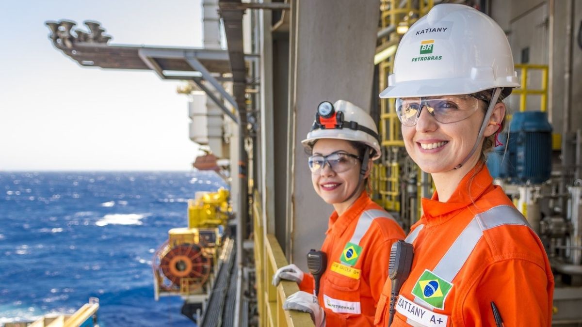 Concurso ofereceu vagas de nível técnico com salário inicial de R$ 5.878,82 (Imagem: Divulgação/Petrobras)