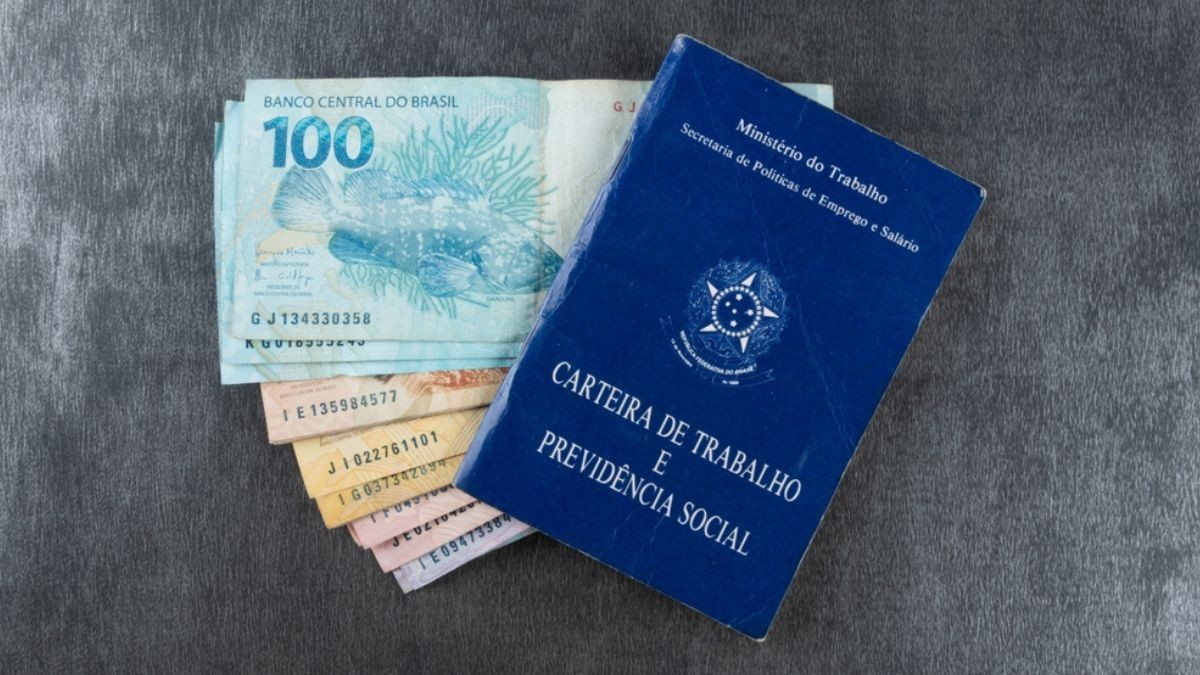 Novo salário mínimo entra em vigor em janeiro (Imagem: Shutterstock)