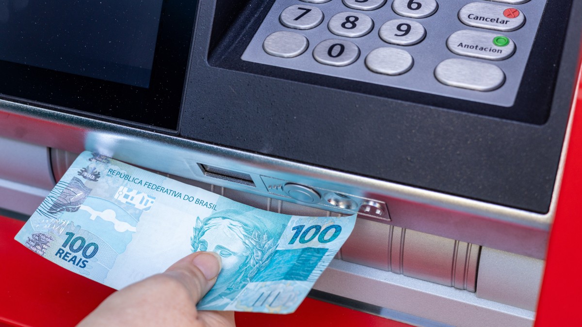 Investir em CDB é o mesmo que emprestar dinheiro a um banco (Imagem: Shutterstock)