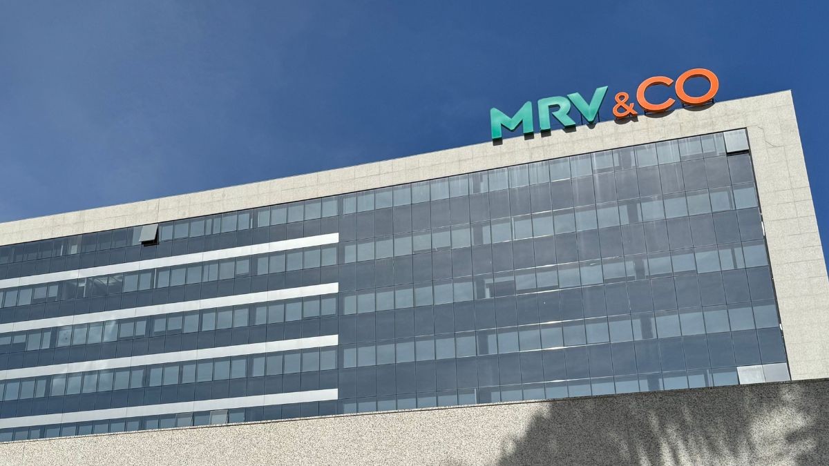 Ações da MRV estão em alta na bolsa, no acumulado de 2025 (Imagem: Shutterstock)