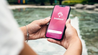 Atendimento virtual no Bradesco sofre apagão nesta sexta-feira (Imagem: Shutterstock)