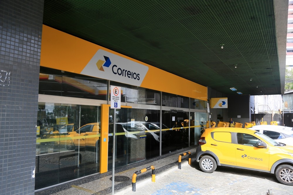 Correios é uma empresa pública responsável por cobrir todo o país (Imagem: Shutterstock)