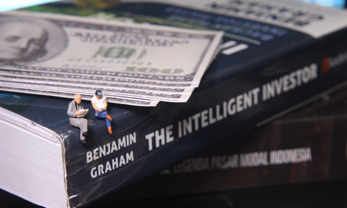 Benjamin Graham: conheça um dos maiores investidores da História  Imagem: Shutterstock