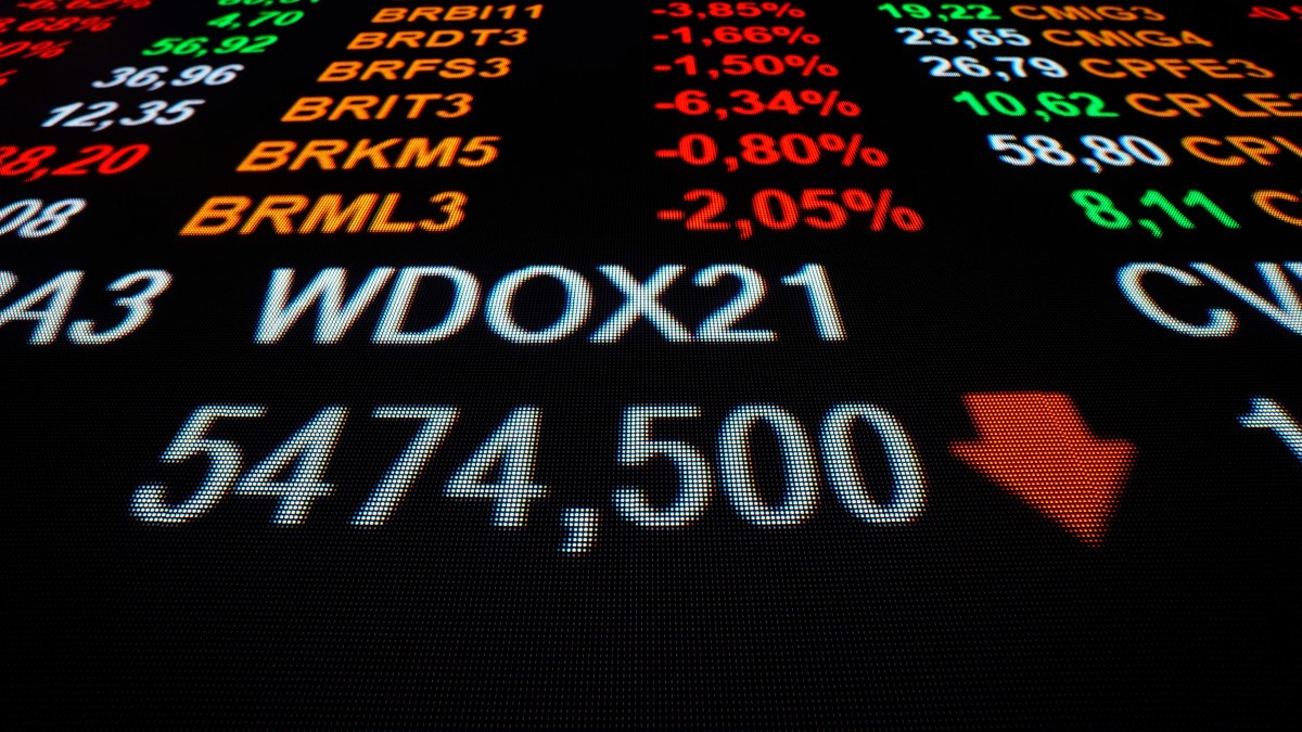 IBOV também tomou coronhada da ata do Copom, mantendo Selic em 15% em 2026 (Imagem: Shutterstock)