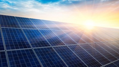 Petrobras já vinha instalando placas solares em suas refinarias e agora mira novos consumidores (Imagem: Shutterstock)