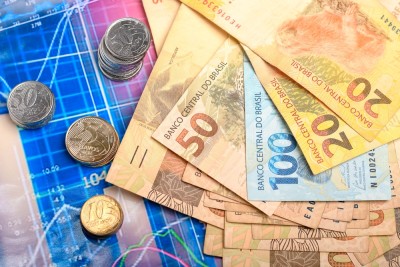 Dividendos devem ser pagos nos próximos meses, conforme calendários das empresas (Imagem: Shutterstuck)