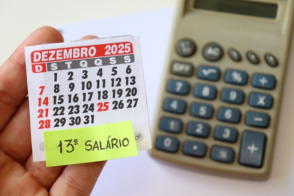 Benefício anual é pago aos trabalhadores com carteira assinada (Imagem: Shutterstock)