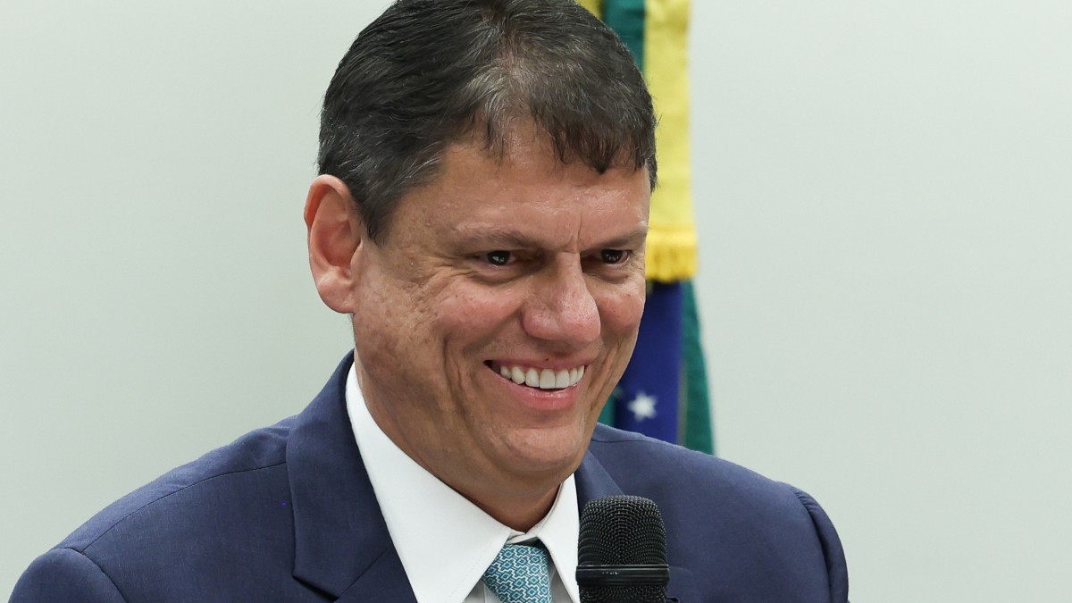 Chapa Tarcísio de Freitas só vingará se Flávio Bolsonaro não for competitivo (Imagem: Lula Marques/Agência Brasil)