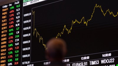 Mesmo com a PETR4 no vermelho, IBOV volta a subir (Imagem: Shutterstock)