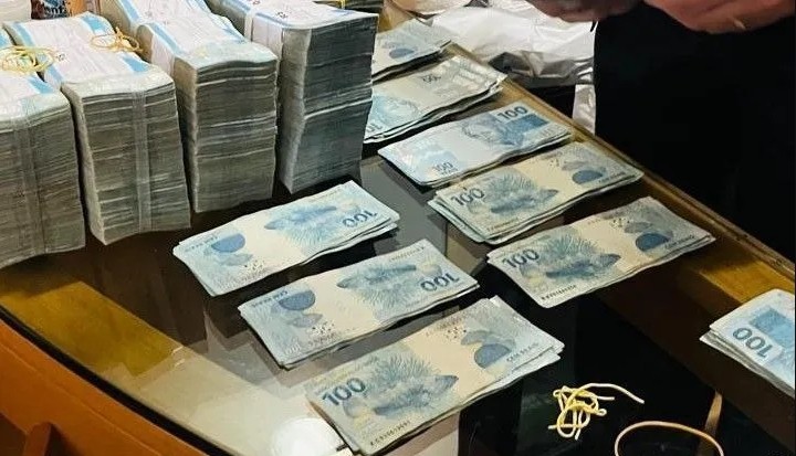 Parlamentar diz que quantia é referente á venda de imóvel (Imagem: Reprodução/PF)