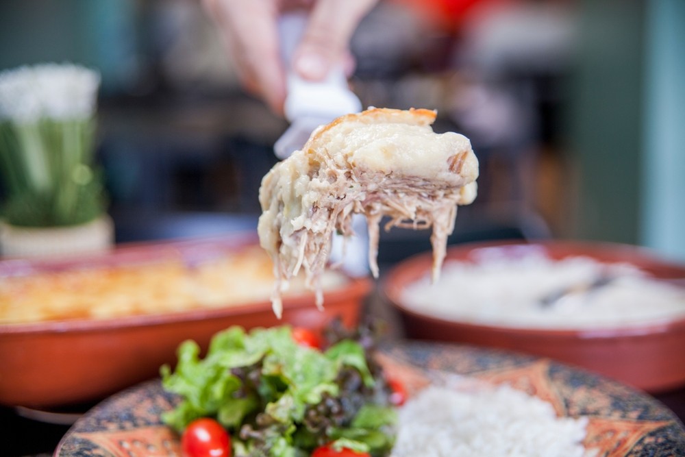 Mesa de natal é tradicional entre famílias brasileiras (Imagem: Shutterstock)