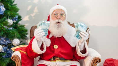 SANB4 dispara +5,52% e ajuda a engordar a ceia de Natal do IBOV (Imagem: Shutterstock)