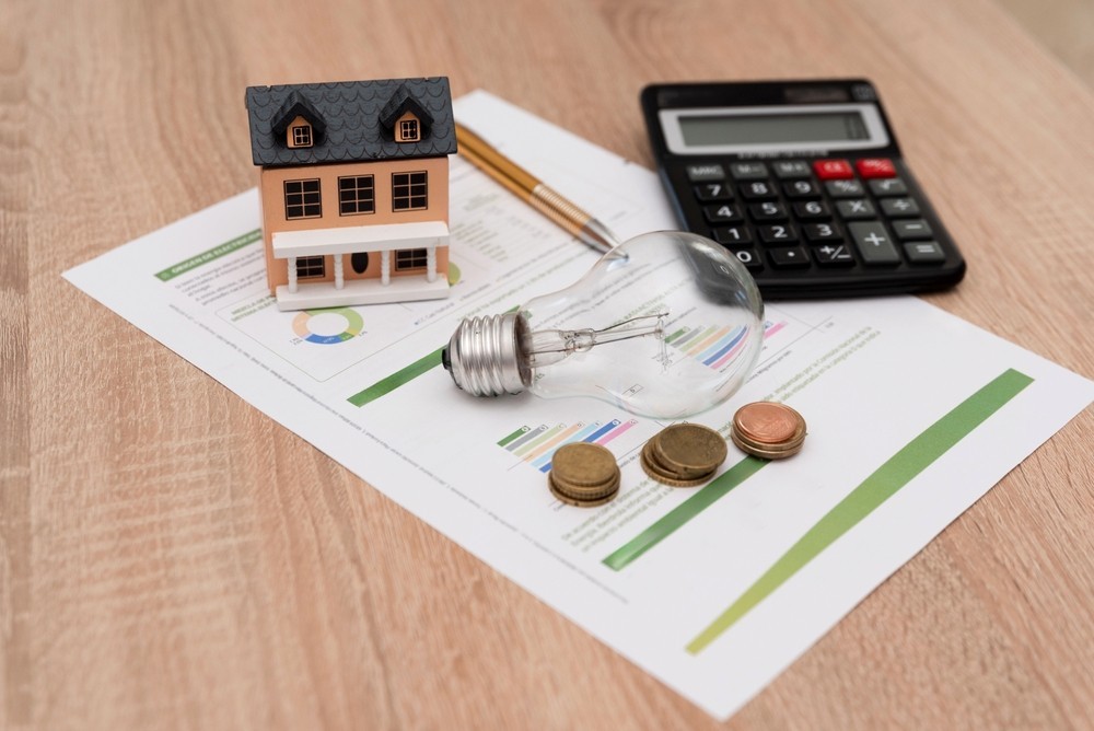 Conta de energia no Brasil segue sistema de bandeiras (Imagem: Shutterstock)