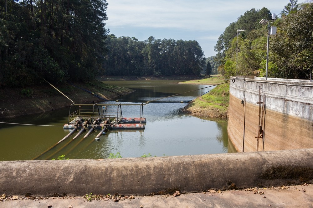 SP enfrenta nova crise hídrica e Tarcísio pede racionamento voluntário loading=