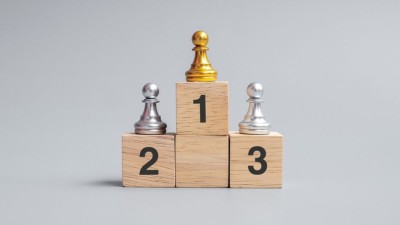 A grande narrativa que ditou o ritmo do mercado em 2025 foi a "virada de chave" das ações cíclicas (Imagem: Shutterstock)