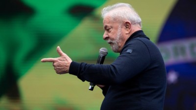 O argumento central da publicação é a idade avançada do mandatário (Imagem: Shutterstock)