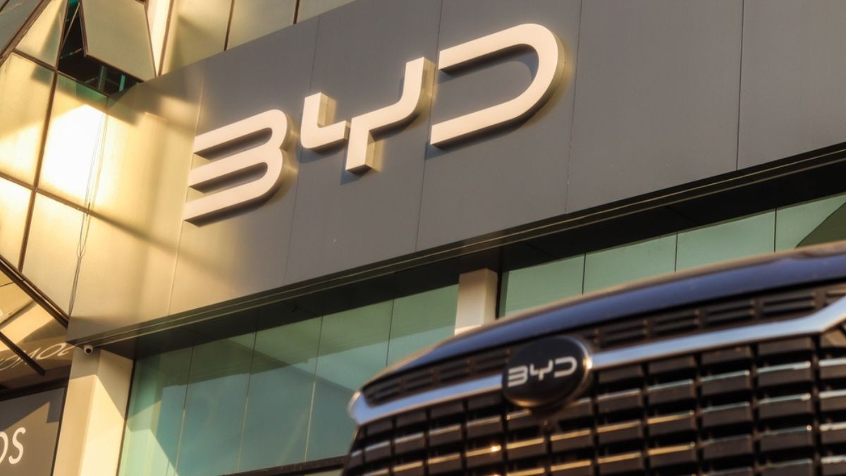 No mesmo período, a BYD atingiu a marca de 2,26 milhões de veículos (Imagem: Shutterstock)