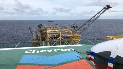 Com operações na Venezuela, Chevron chegou a subir mais de 10% na bolsa (Imagem: Shutterstock)