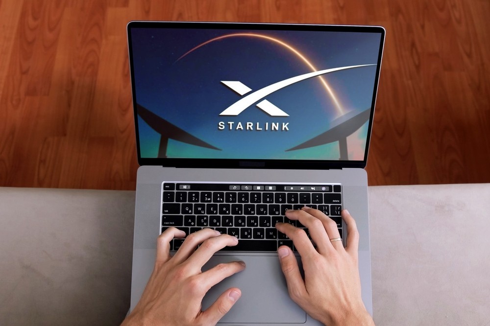 Starlink é internet sem fio via satélite, mas é preciso kit de conexão (Imagem: Shutterstock)