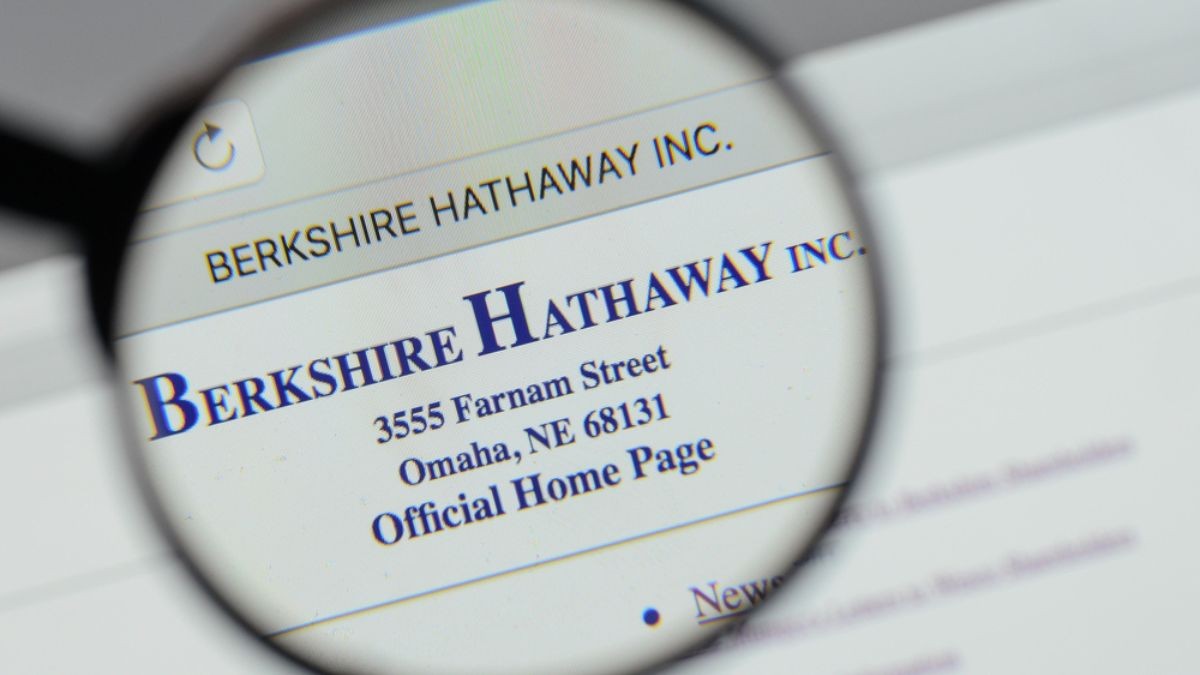 Em 2024, Buffett recebeu US$ 100 mil como salário anual  (Imagem: Shutterstock)