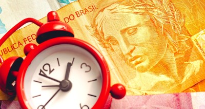 Tempo de contribuição passa a ser de mais seis meses em 2026 (Imagem: Shutterstock)