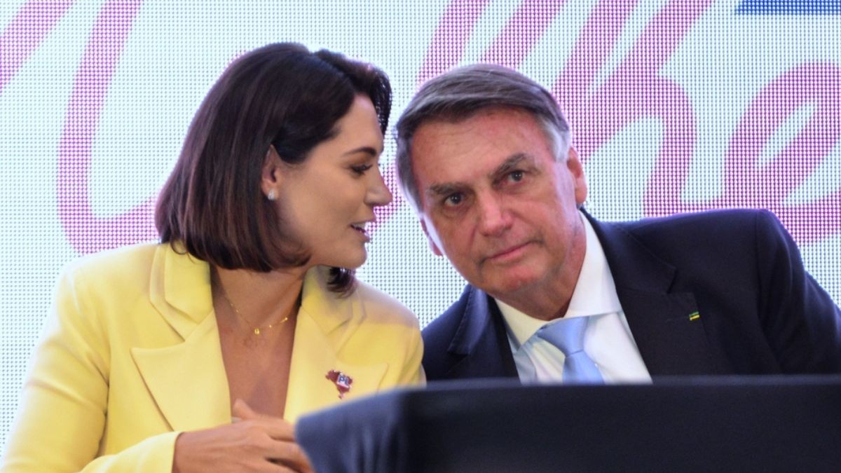 Michelle lembrou que o ex-presidente já foi submetido a nove cirurgias (Imagem: Shutterstock)
