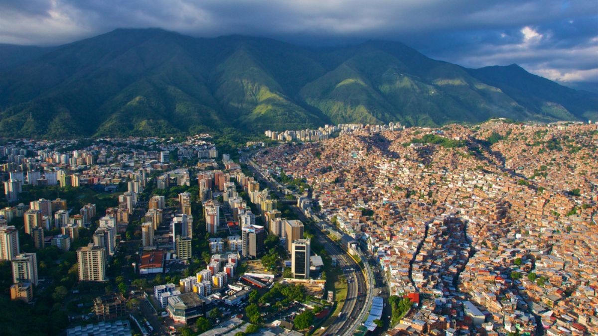 O plano dos EUA envolve a reabertura comercial da Venezuela (Imagem: Shutterstock)