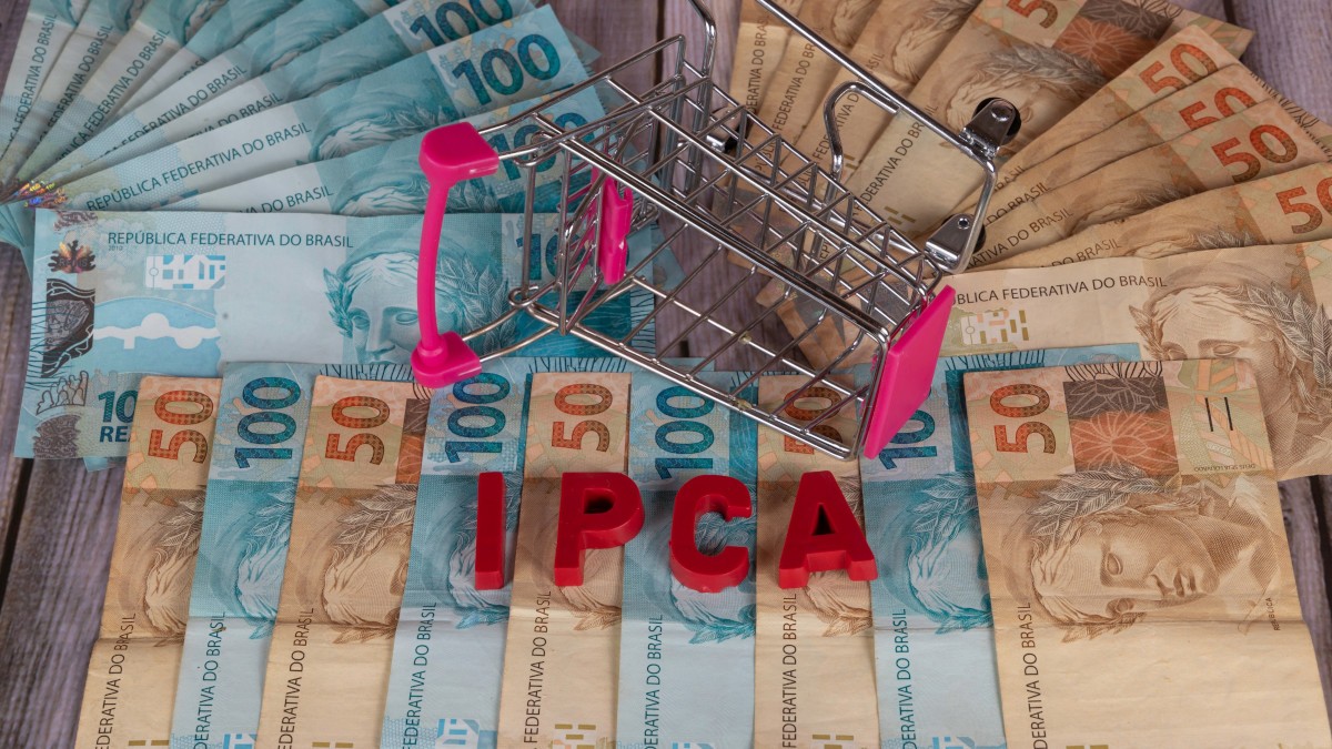 IPCA ficou abaixo do teto da meta, mas não deve mudar muito a taxa Selic em 2026 (Imagem: Shutterstock)