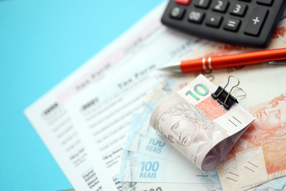 Reforma tributária entrou em vigor, mas ainda tem período de adaptação (Imagem: Shutterstock)