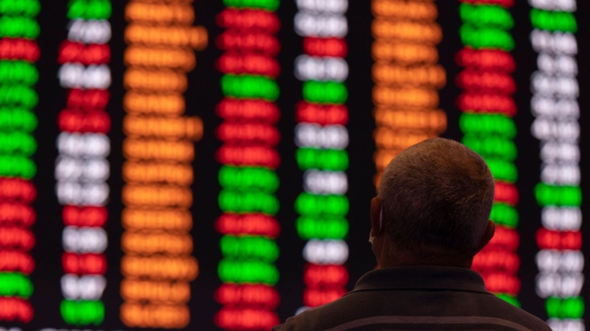 No câmbio, o dólar à vista subiu 0,06%, fechando a R$ 5,37 (Imagem: Shutterstock)