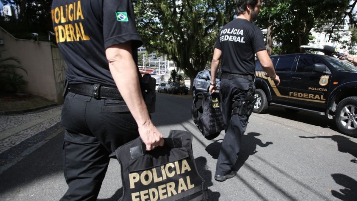 PF cumpre 42 mandados de busca e apreensão (Imagem: Shutterstock)