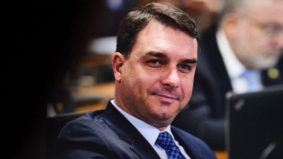 Flávio Bolsonaro ganhou 6 pontos de intenção de voto em 6 meses (Imagem: Shutterstock)