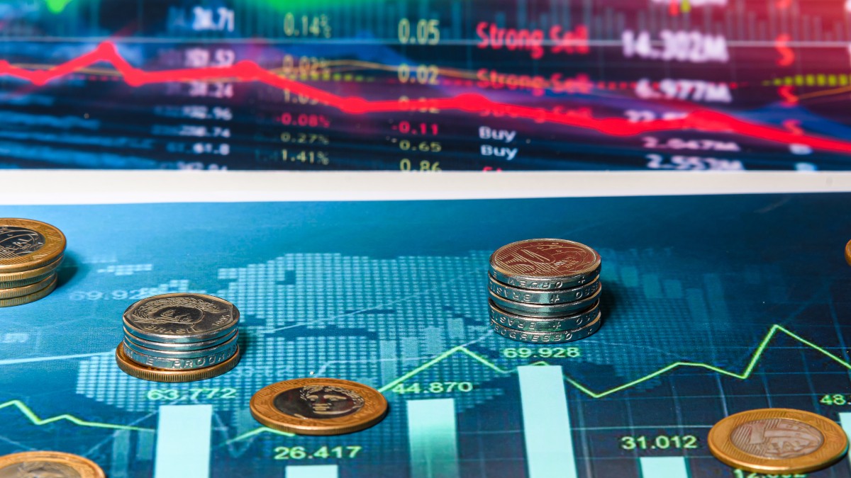 Fundos de renda fixa atraem R$ 84,3 bilhões dos investidores em 2025 (Imagem: Shutterstock)