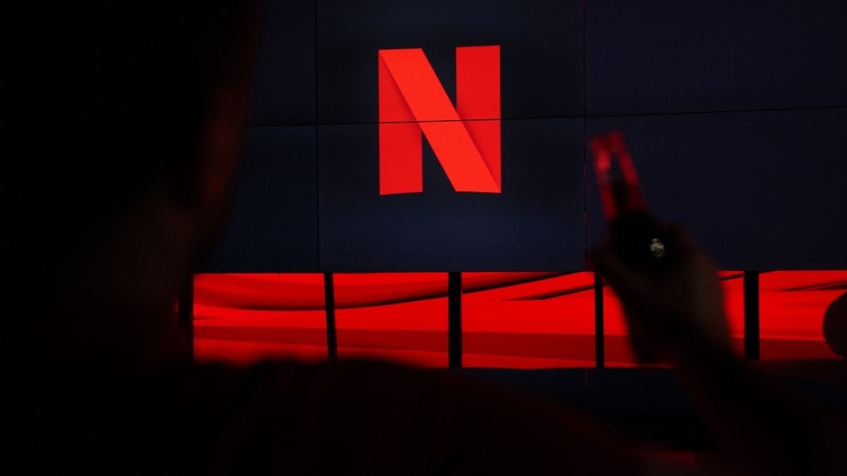 No quarto trimestre de 2025, a Netflix registrou lucro líquido de US$ 2,42 bilhões (Imagem: Shutterstock)
