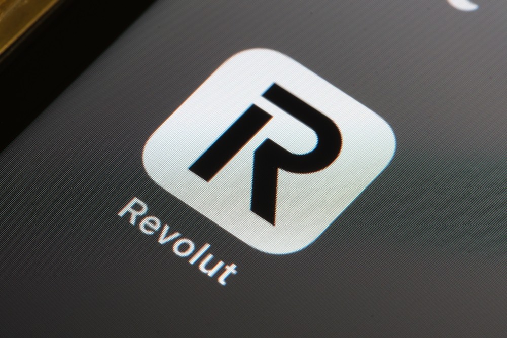 Revolut é um banco digital que oferece conta multimoedas (Imagem: Shutterstock)