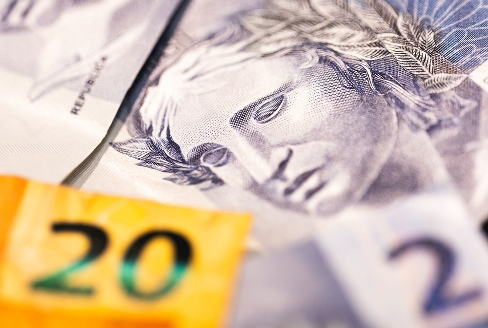 Real é a moeda oficial do Brasil, emitido desde os anos 1990 pelo Banco Central (Imagem: Shutterstock)