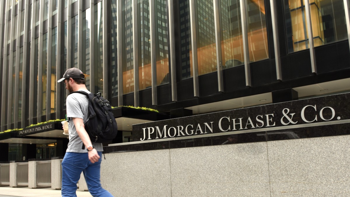 O maior banco dos EUA já deu sua opinião sobre o processo movido por Trump (Imagem: Shutterstock)