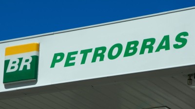 Tradicionalmente, os contratos consideram a variação do petróleo Brent e da taxa de câmbio (Imagem: Shutterstock)