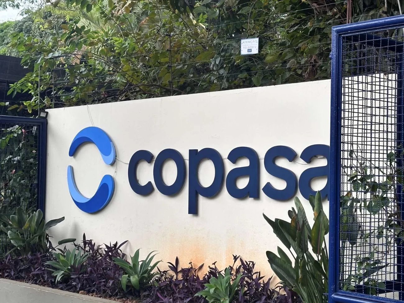 Copasa é a estatal que oferece tratamento de água e esgoto em Minas Gerais (Imagem: Shutterstock)