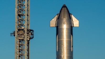 Musk une sua fabricante de foguetes com startup de inteligência artificial (Imagem: Shutterstock)