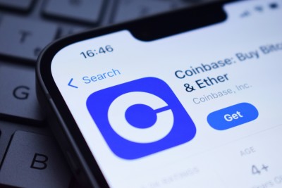 Coinbase é listada na bolsa de valores dos EUA (Imagem: Shutterstock)